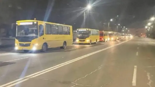 Buses of refugees leave Kyiv region