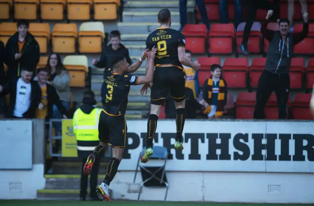 Kevin van Veen opened the scoring for the visitors