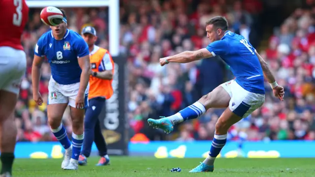 Eduardo Padovani kicks penalty for Italy