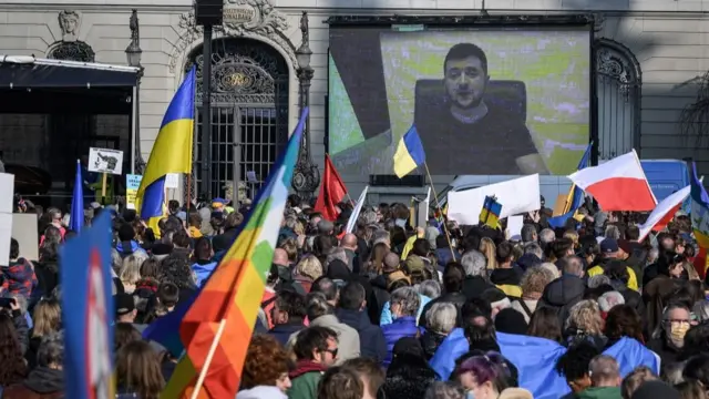 Zelensky speaks to rally