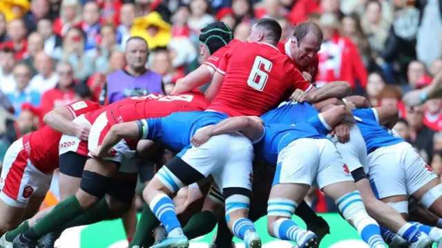 Wales v Italy scrum