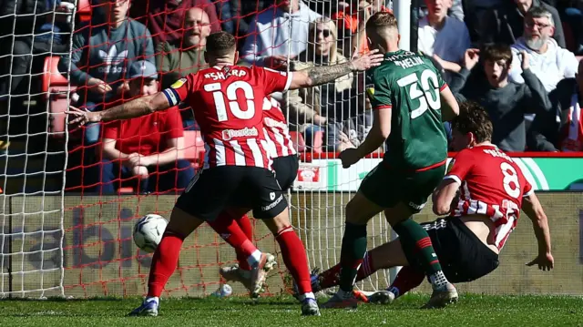 Sander Berge scores for Sheffield United