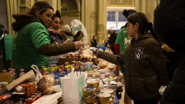 Refugees receive aid