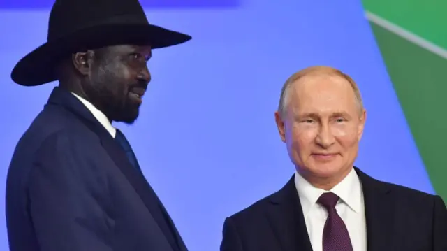 South Sudan's President Salva Kiir Mayardit (L) and Russia's President Vladimir Putin