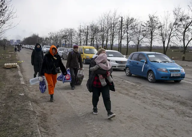 Civilians trapped in Mariupol are evacuated in groups under the control of pro-Russian separatists