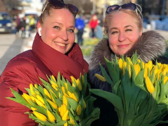 Kateryna and Olena Mamonova