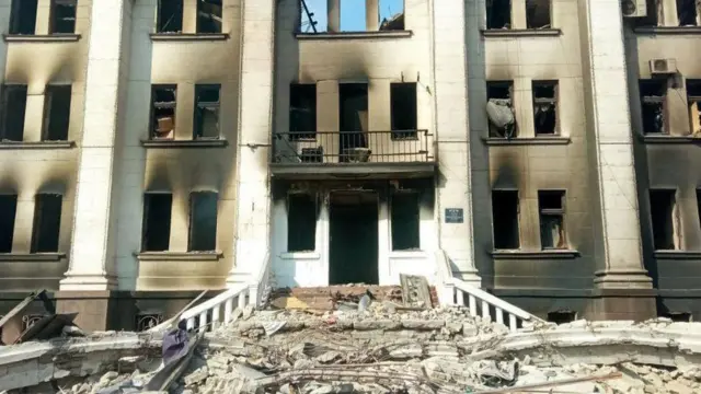 A destroyed Ukrainian theatre surrounded by rubble