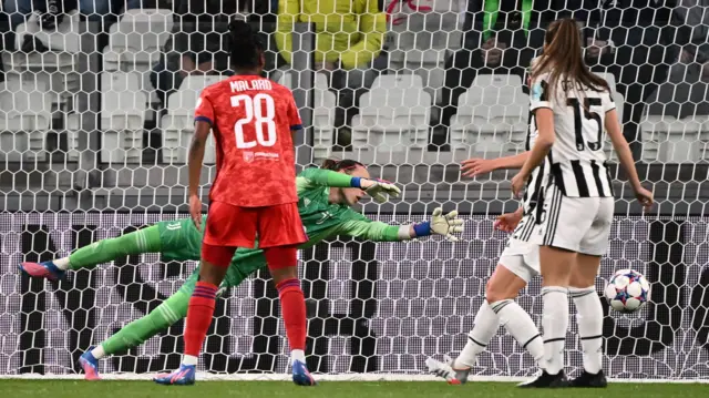 Catarina Macario heads Juventus ahead