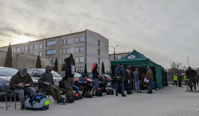 People apply to the Polish Territorial Defence Forces