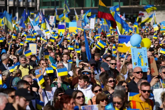 Crowds with Ukrainian flags and banners at the march in London