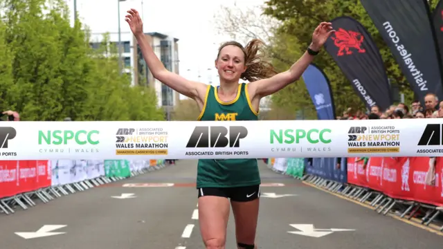 Natasha Cockram won the 2018 Newport Marathon with a time of 02:44:58