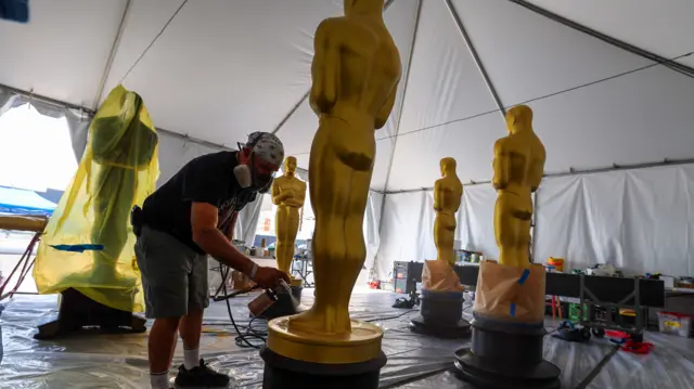 Dolby Theatre workers begin to prepared the red carpet