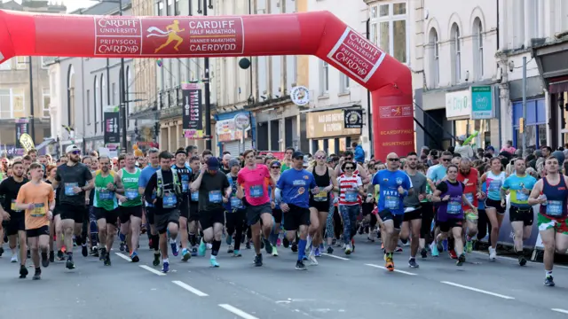 Runners begin Cardiff Half Marathon