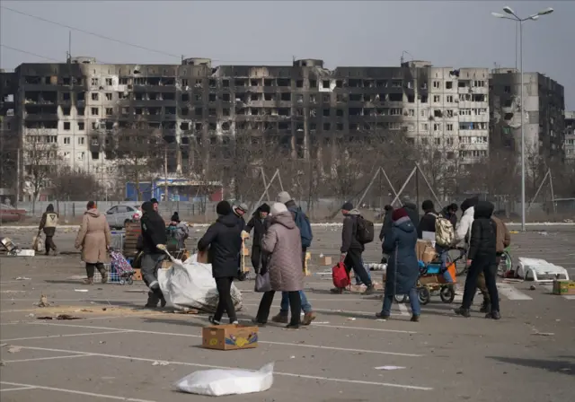 Refugees from Mariupol are evacuated