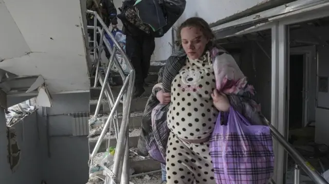 Marianna Vyshemirska was pictured escaping from the scene of a bomb attack in Mariupol