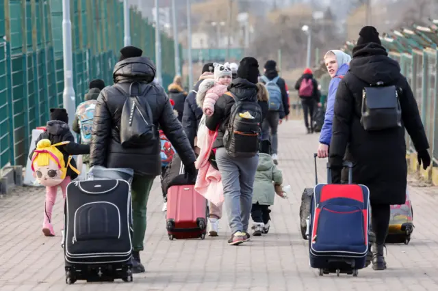 Ukrainian families arrive at the Polish border