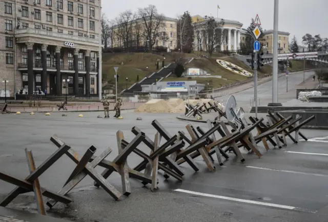 Ukrainian servicemen stand guard in downtown Kyiv