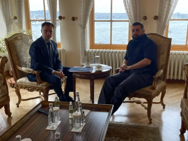 Ukrainian negotiator David Arakhamia (right) and Putin aide Vladimir Medinsky (L) during peace talks in Istanbul on 29 March 2022