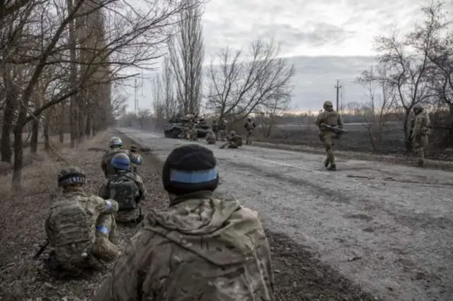 Ukrainian troops east of Kyiv on 28 March