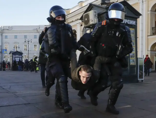 Protest in St. Petersburg against Russia's invasion of Ukraine