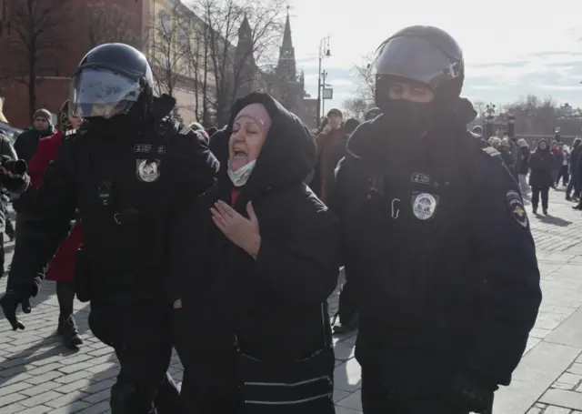 Police deployed in Moscow amid unsanctioned anti-war protests