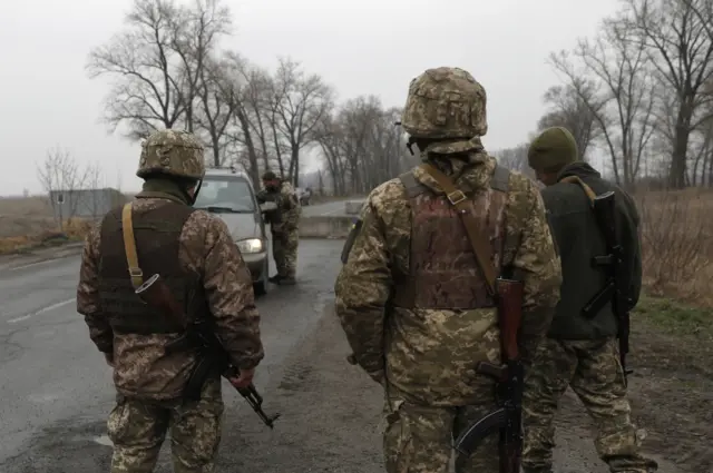 Ukrainian servicemen (file photo)