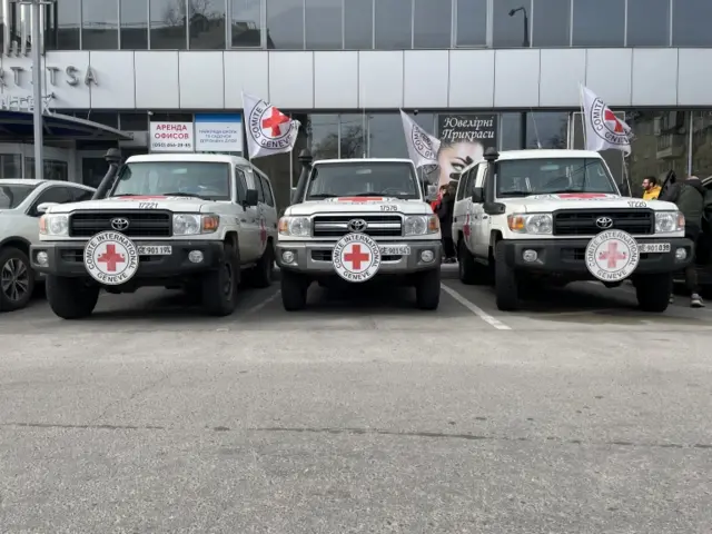 The three ICRC vehicles that were due to lead the civilian convoy out of Mariupol