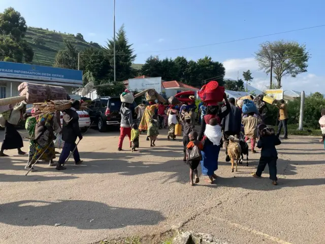 Refugees crossing back to DR Congo at the Bunagana border crossing