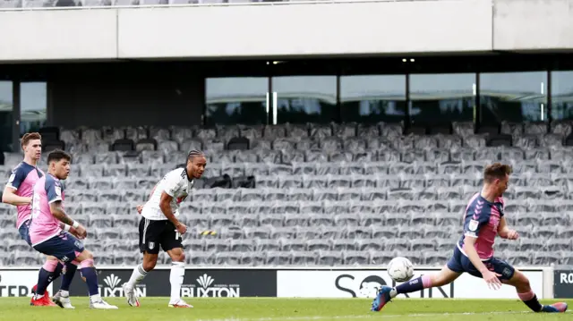 Bobby Decordova-Reid scores for Fulham