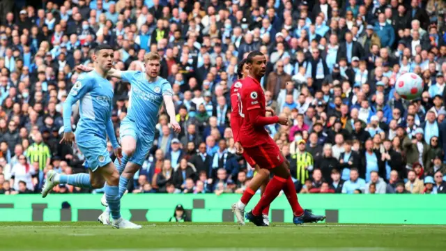 Kevin de Bruyne scores for Man City