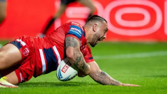 Elliot Minchella scores for Hull KR