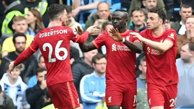 Sadio Mane (centre) celebrates