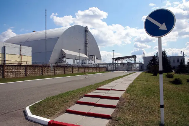 Picture of temporary structure built in 1986 over the debris of the 4th reactor of the Chornobyl Nuclear Power Plant