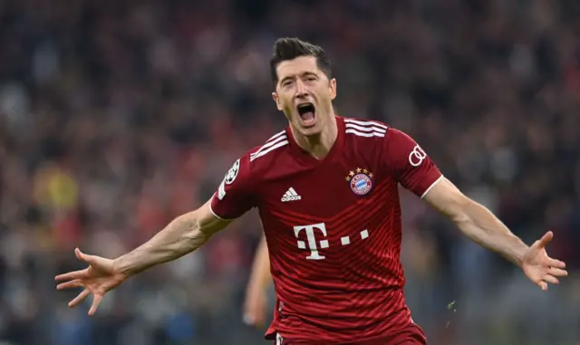 Lewandowski celebrates