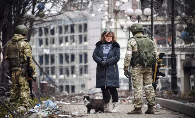 Russian soldiers and civilian in Mariupol