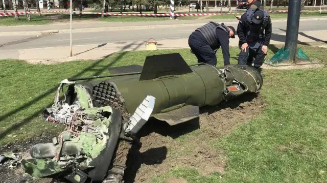 Munitions experts believe a missile that fell near Kramatorsk station was a cluster bomb