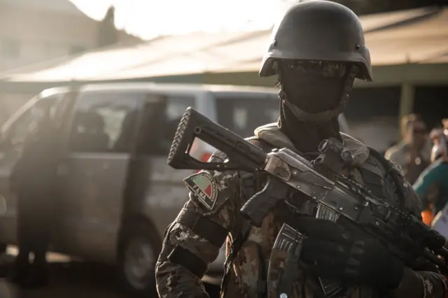 A member of the Malian special forces stands guard during the ceremony that celebrates the national army day, in Kati, on January 20, 2022.