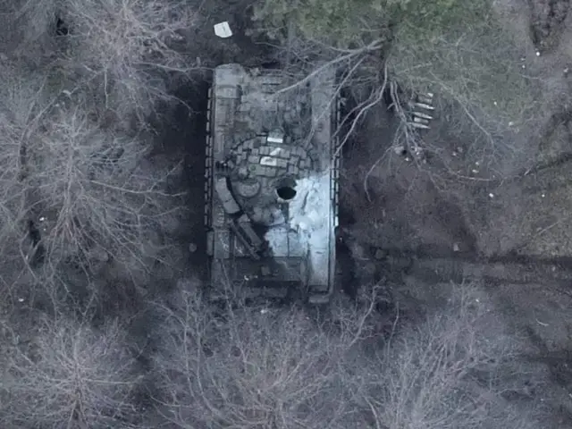 Ukraine says it has destroyed a tank, four armoured units and six vehicles.