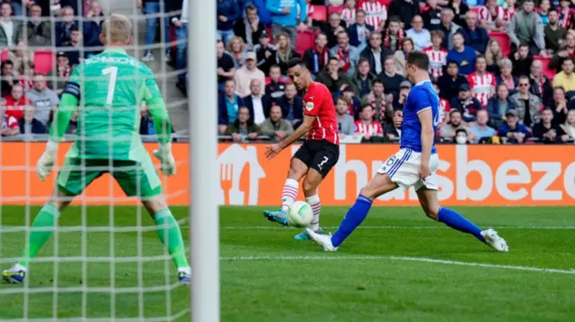 PSV 1-0 Leicester (Agg: 1-0)