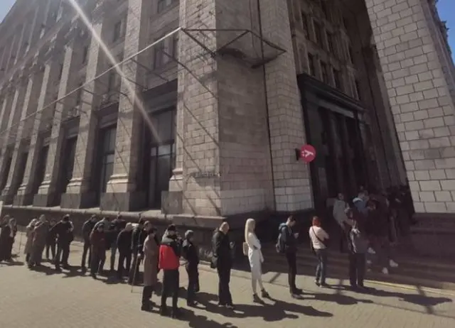 Queue at a Ukrposhta post office, 15 Apr 22