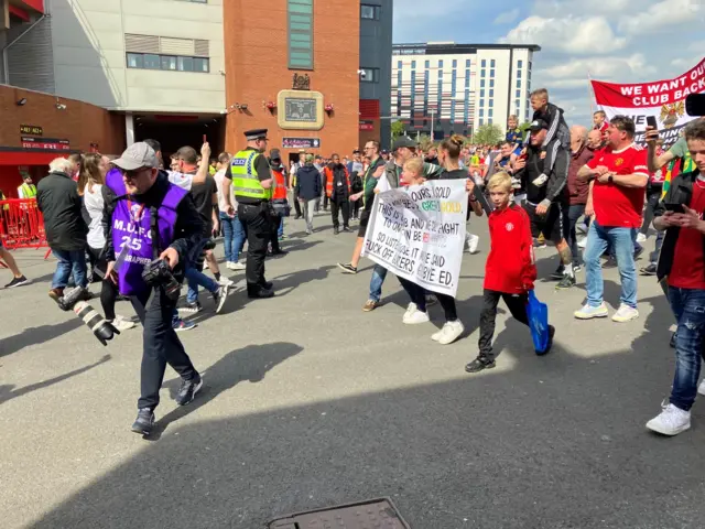 Man Utd fans protest