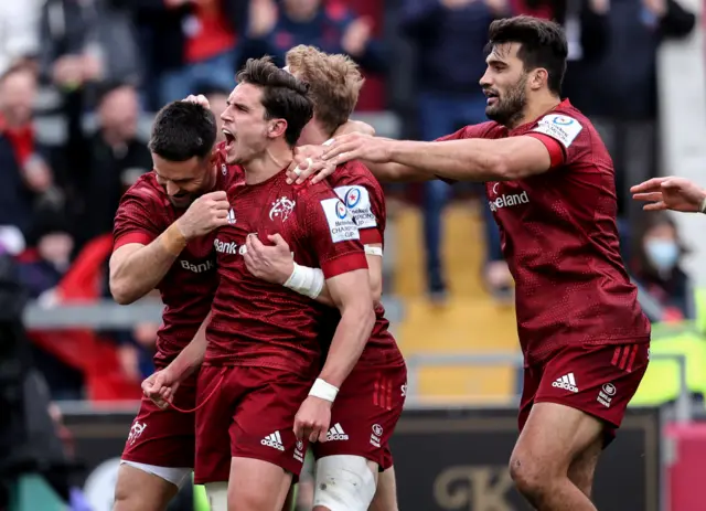 Joey Carbery celebrates his try