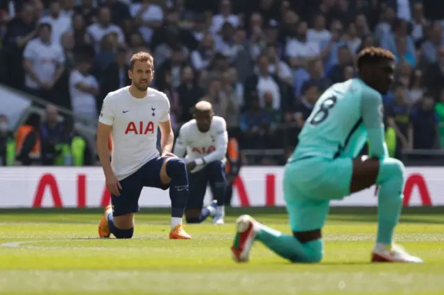 Tottenham and Brighton take the knee