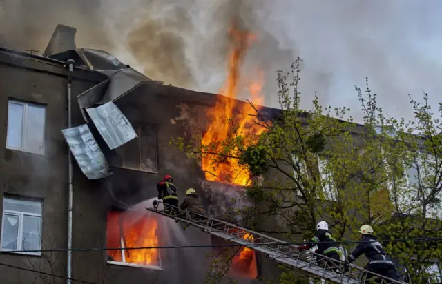 Burning apartments in Kharkiv, 17 Apr 22