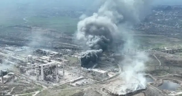 Smoke rises above Azovstal in Mariupol. Photo: 19 April 2022