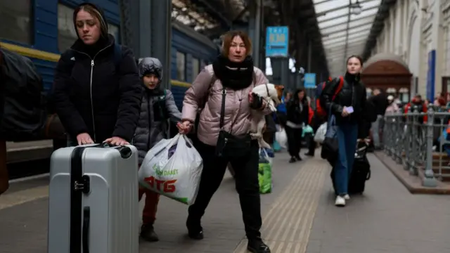 People arrive at the main train station on the train from Zaporizhzhia