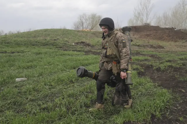 A Ukrainian soldier between Luhansk and Donetsk