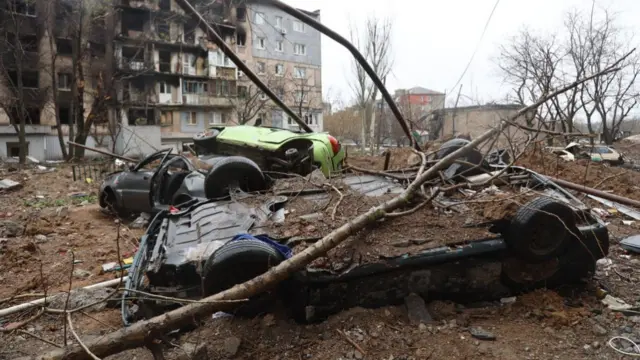 Destroyed buildings and vehicles in Mariupol on 13 April