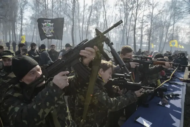 Image shows Ukrainian volunteers