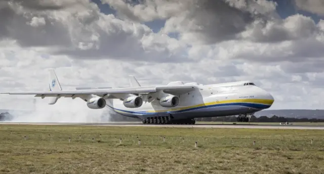 Image shows Mriya aircraft coming into land